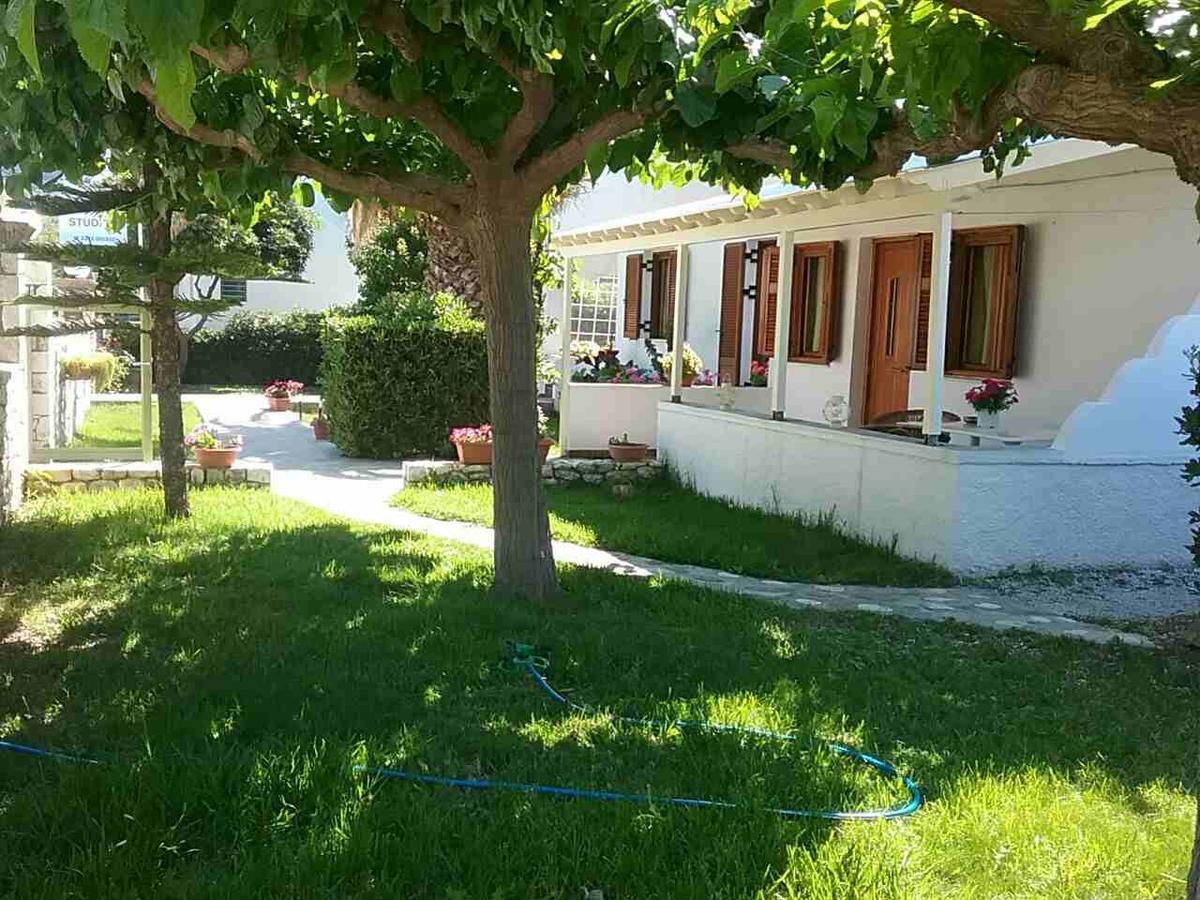 Irini Studios İskiri Dış mekan fotoğraf
